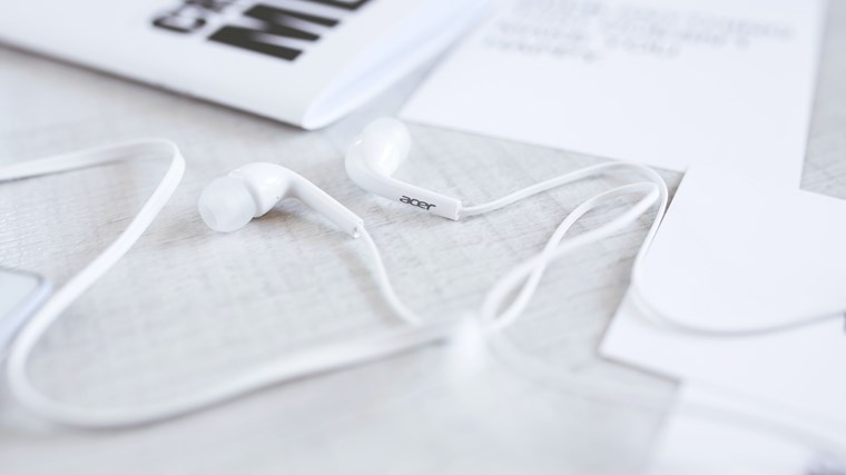 画像に alt 属性が指定されていません。ファイル名: earphones.jpg